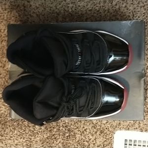 Jordan 11 high black & white & red  size 6 youth